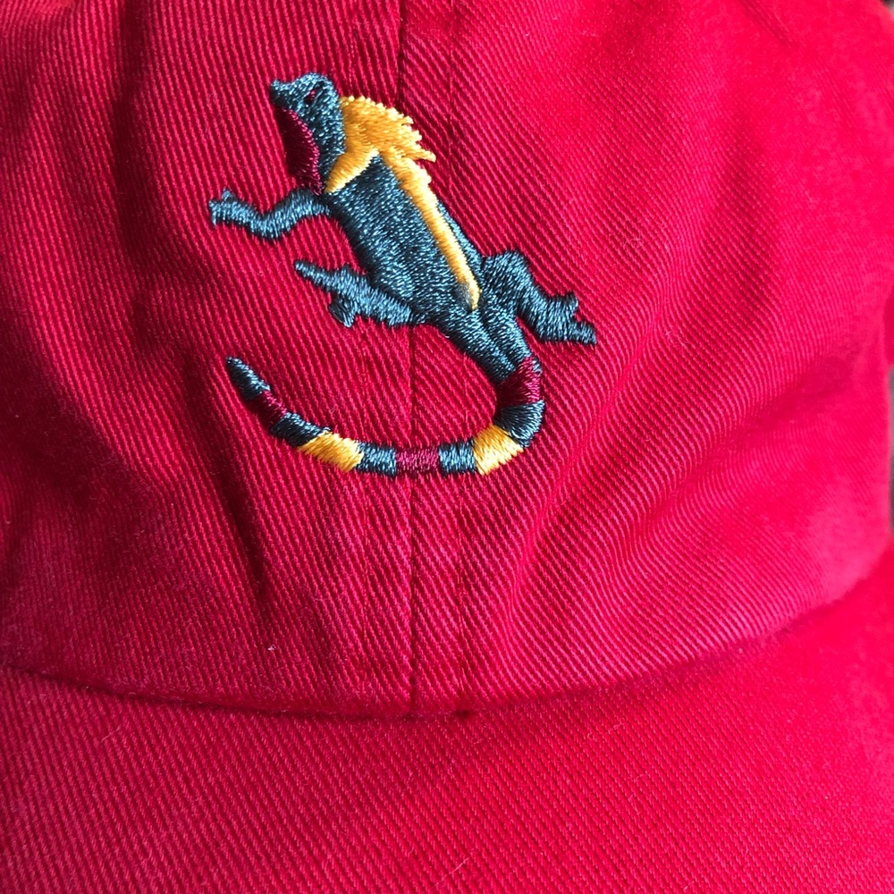 Red Rio Del Mar embroidered iguana / lizard golf hat - Picture 5 of 13
